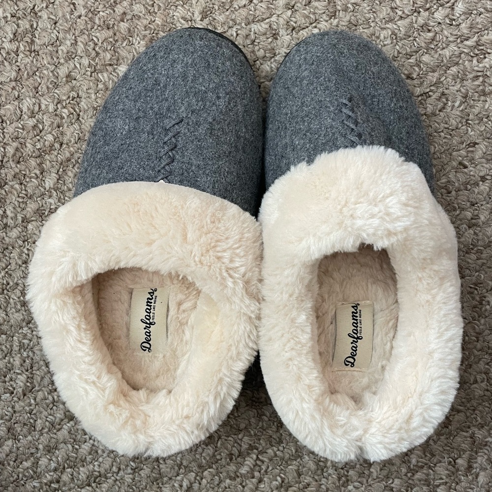 Women's grey Dearfoam slippers size 9